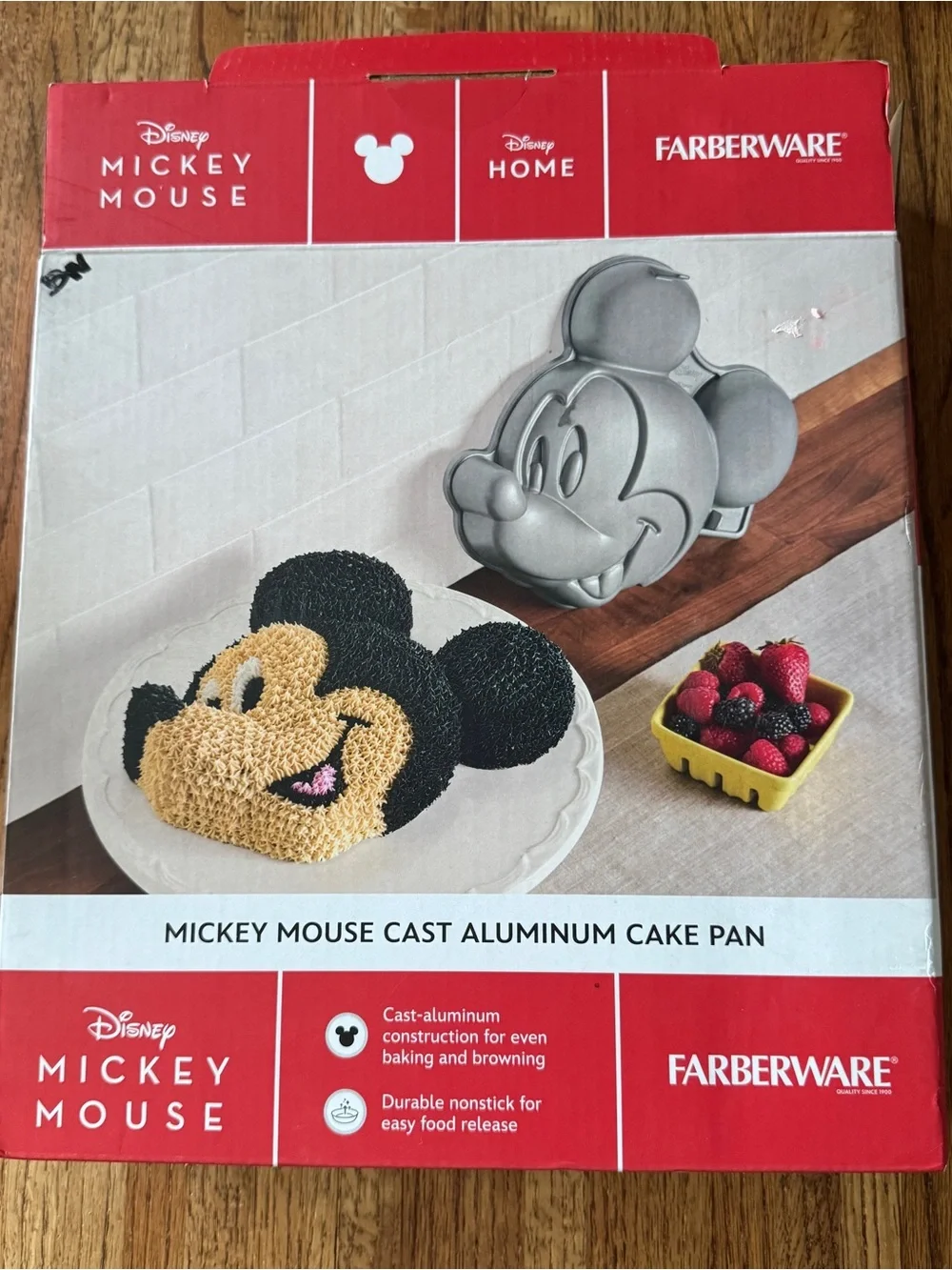 NIB Farberware Disney Mickey Mouse Cast Aluminum Cake Pan Nonstck. vintage style